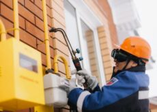 Строительные хомуты и крепеж для прочных соединений